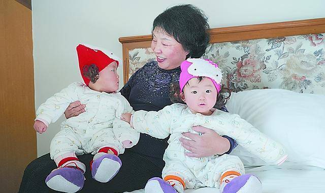 60岁失独老太顶着压力生下双胞胎如今过得怎么样