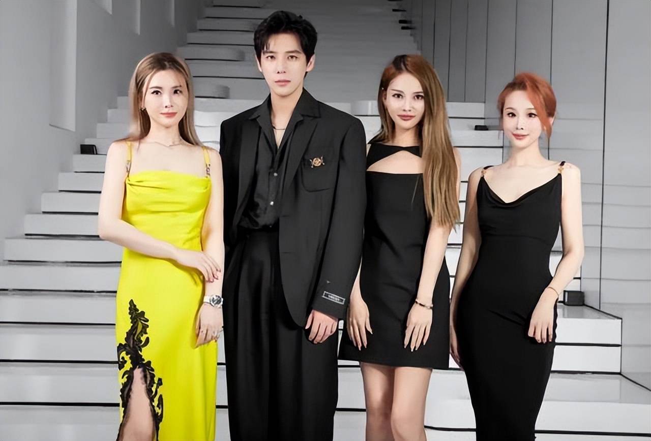 原创太尴尬赵露思粉丝吐槽网红合影只修自己被回击工作室给的图