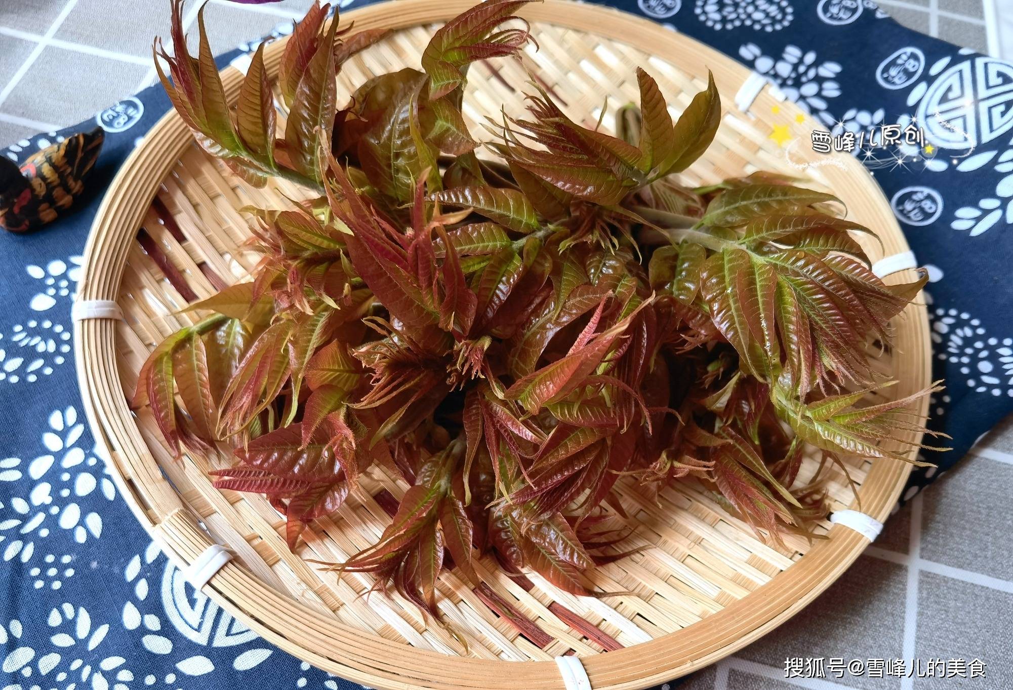 谷雨前后,故有雨前香椿嫩如丝之说,这一天老传统会吃香椿,俗称是吃