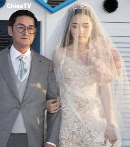 郭碧婷真正的婚纱并非商业产品婚礼上才穿全世界就一件