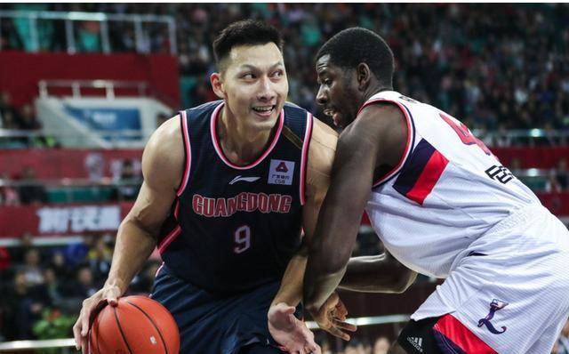 广东德比战东莞银行队上半场依旧不够兴奋下半场外线突然打嗨