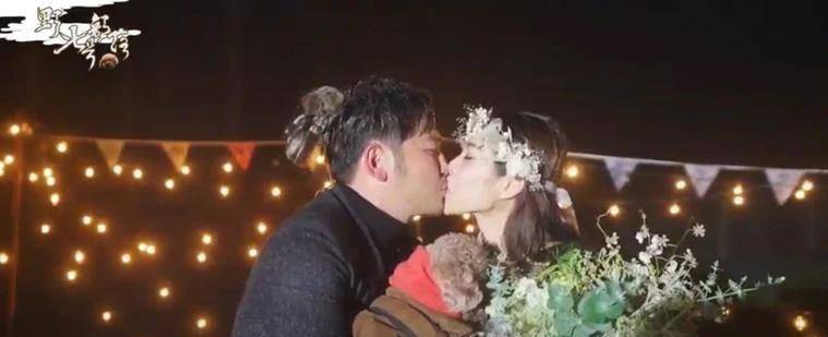 男星送鸽子蛋求婚成功,女友高颜值不输明星,激动哭花双眼_林柏升_维恩