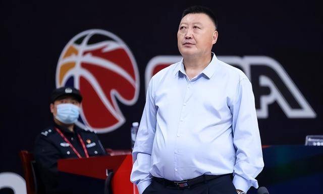 男篮的合同也已经到期,据了解他会卸任,毕竟年龄和身体状况都是问题