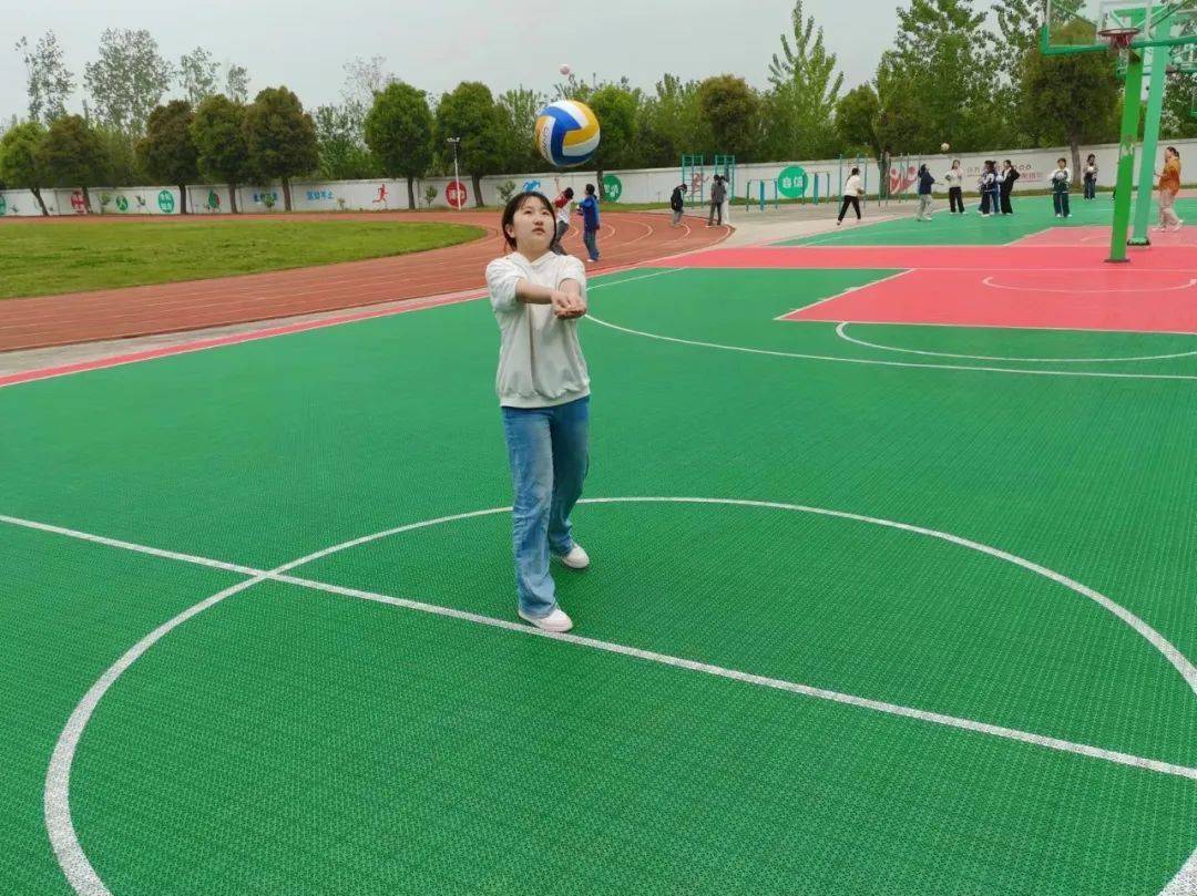 新锐控股集团古河中学初一排球大作战垫球高手齐上阵