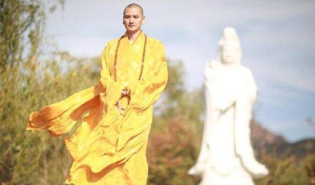 原创他高中时被富婆疯狂追求形如模特却选择剃发为僧原因何在