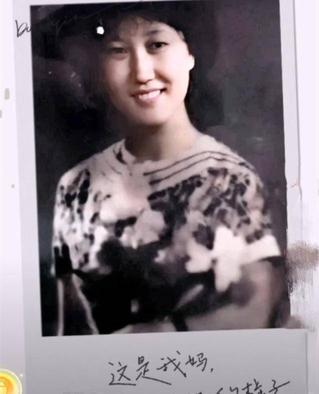 皮肤白美撞脸贾静雯,被曝败光母亲七套房产_李萱_气质_时候