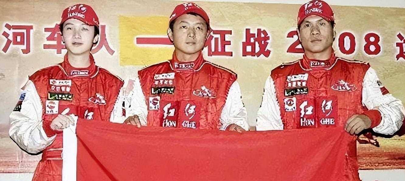 32岁飞车王徐浪追悼会伤因令人心酸女子身怀六甲哭成泪