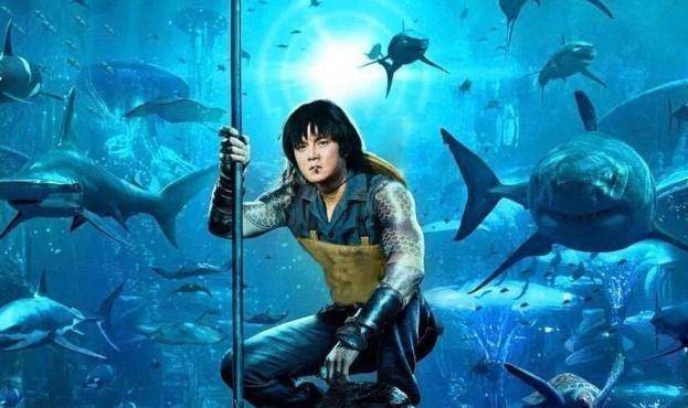 海王被拍到与自己的保镖同行,影迷笑称:是保护群众吧?