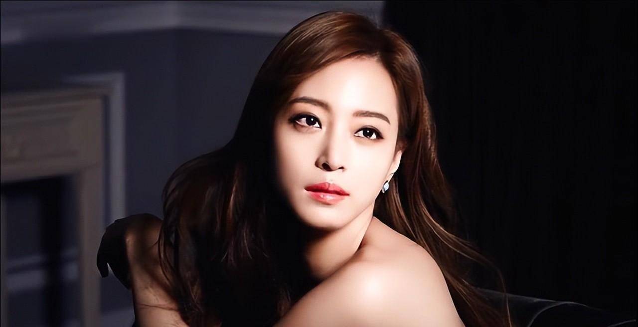 原创这些国外时尚女星身材婀娜多姿一身冰肌玉骨真的是太美了吧