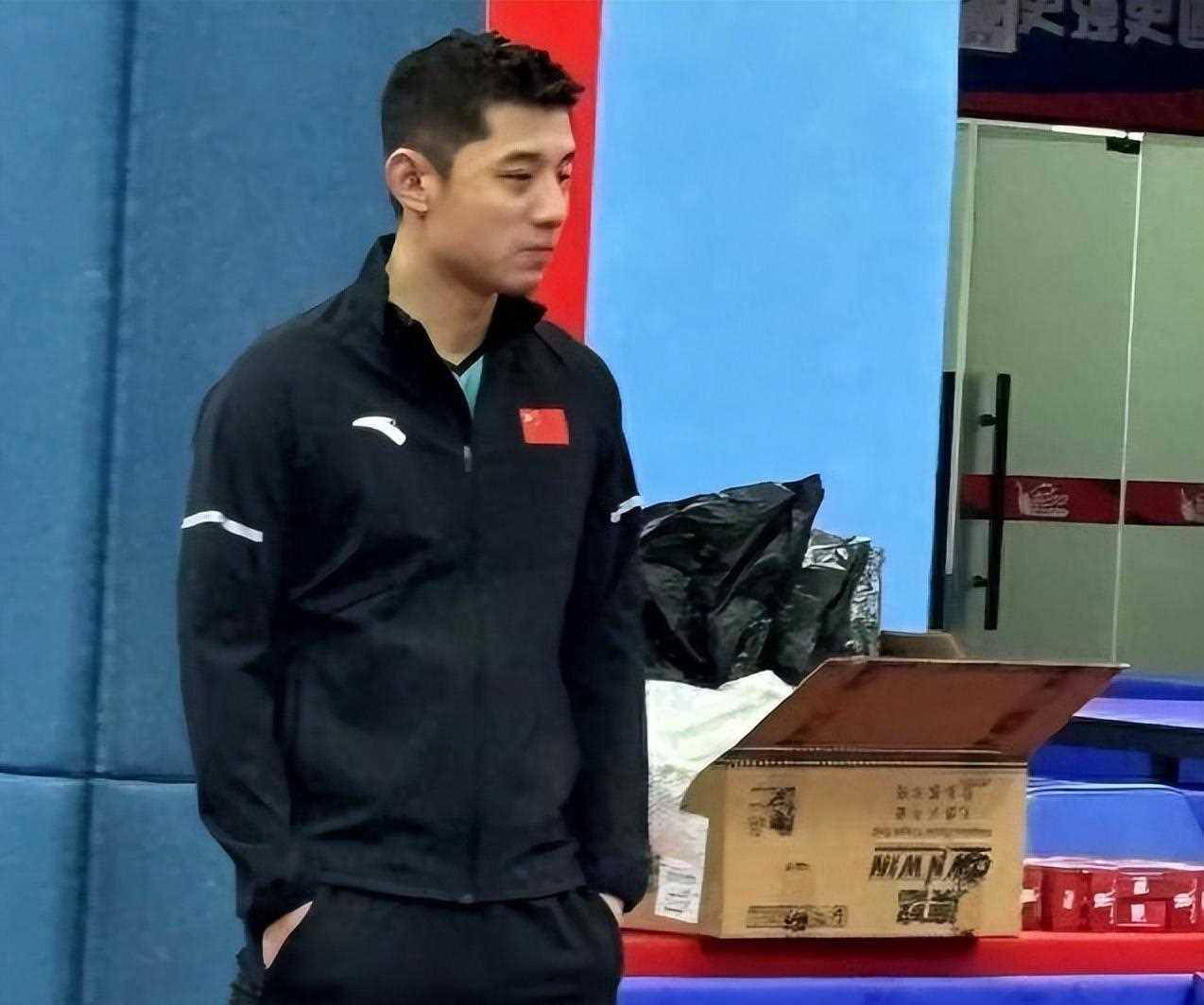 原创敬业的张继科犀利点评学员动作规范网友赞叹学费价值体现