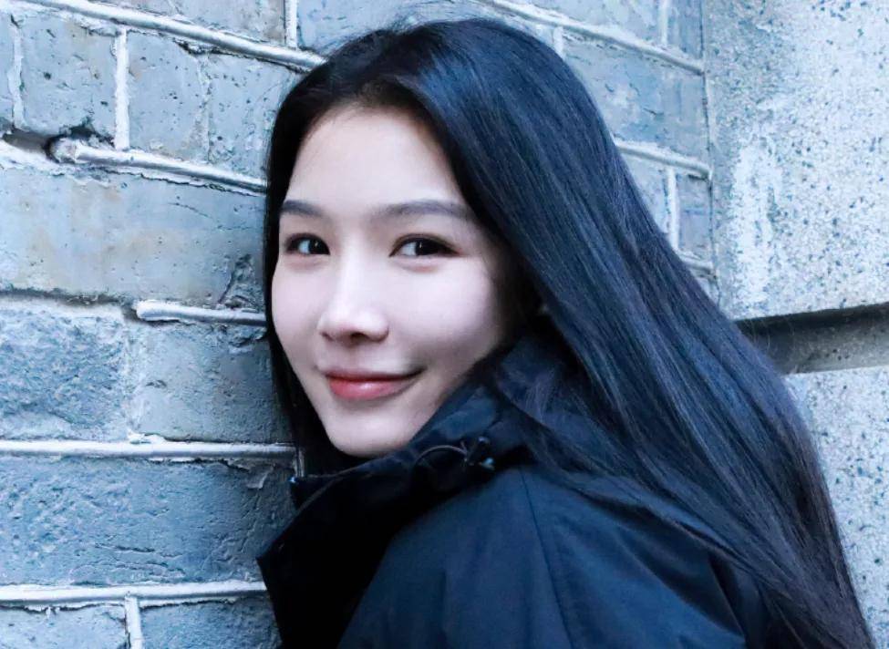 而换上的女演员张楠,是于正旗下艺人,男星许凯的前女友.