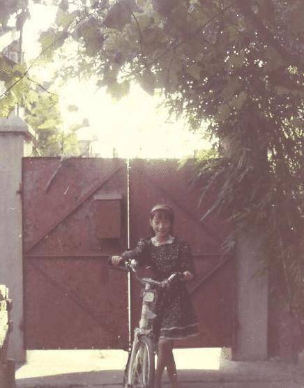 原创            韩雪的几张儿时照片，震撼到你了吗？或许这就是她如此低调的原因-韩雪接受采访视频