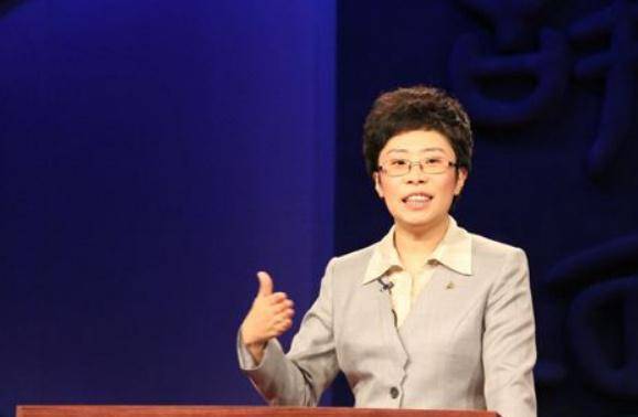 于丹饱受非议蒙曼却一路受捧她有何魅力你看看老梁说了什么