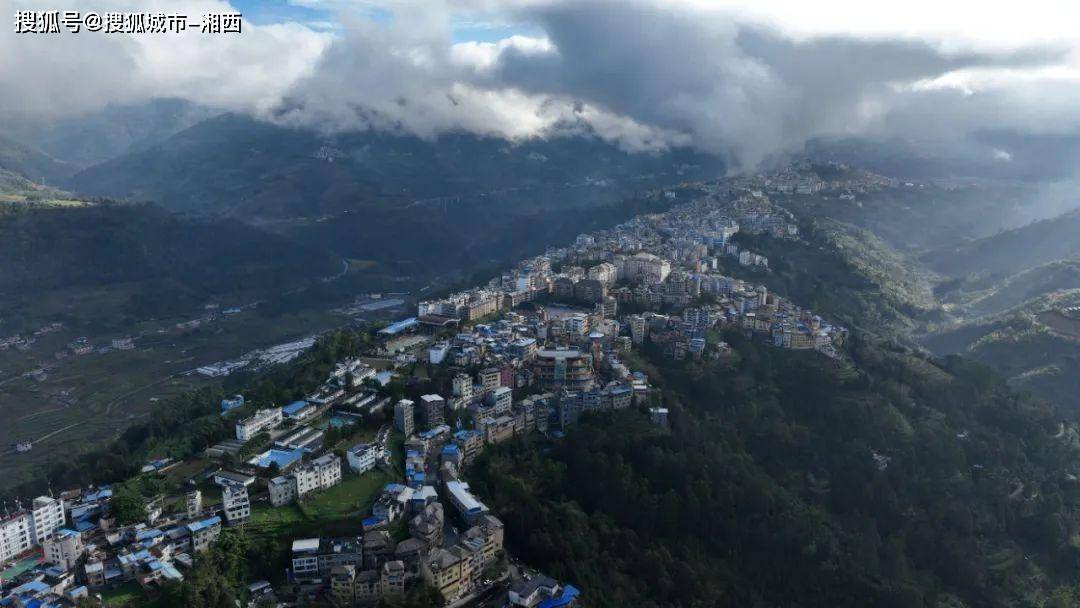 4065桌!"天下最长宴席"在云南绿春县开席啦