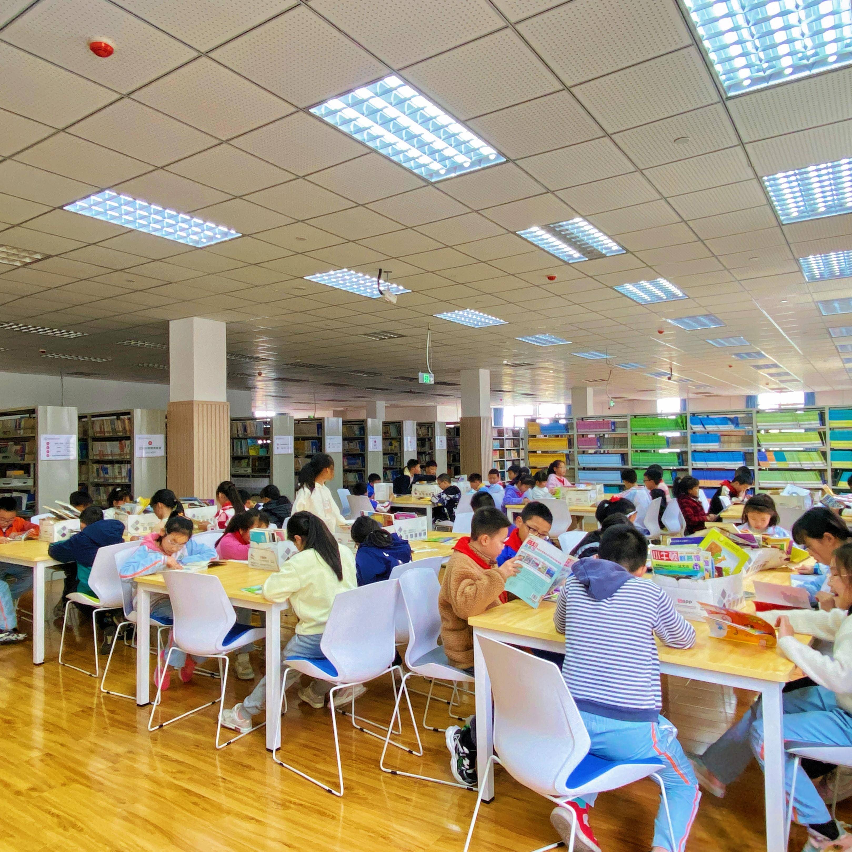 成都市龙泉驿区跃进小学推出16年级特色读书节系列活动