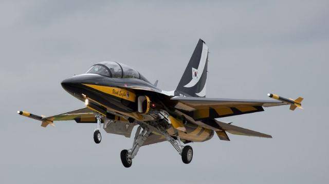 该国国产战斗机由外国人设计,就连弹药都是进口的_教练机_团队_美国的