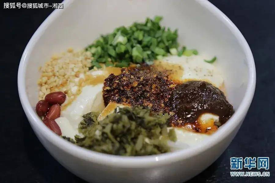 在云南豆花的搭配不止有米线