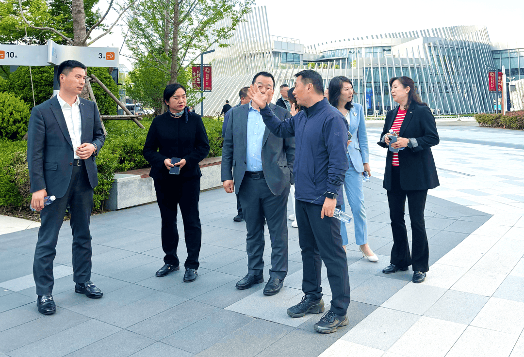 南京白下高新区管委会主任蔡嘉一行到康桥悦生活参观调研