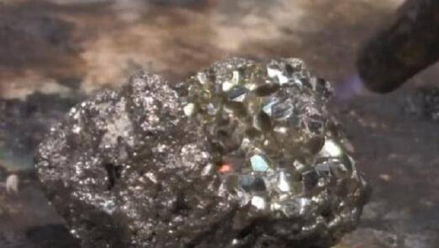 世界上最昂贵的石头1克价值2亿秒杀黄金捡到衣食无忧