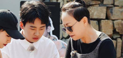 原创郭麒麟被吓坏了宋丹丹上来就问有女朋友没他直接被吓跑节目工作