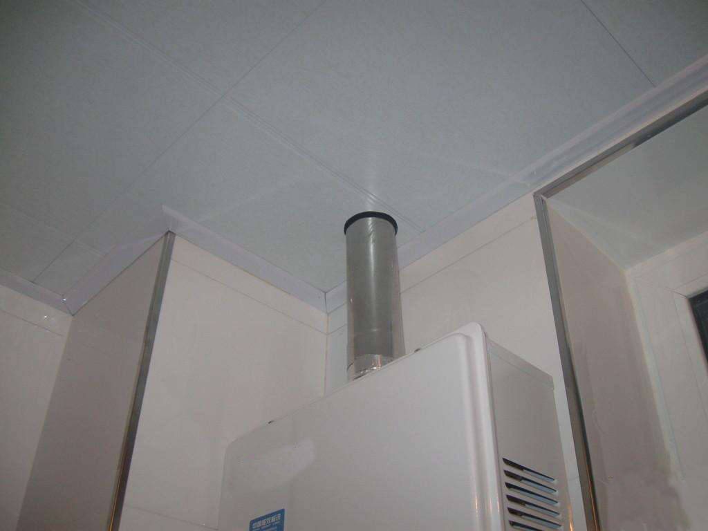 厨房打洞走热水器排气管物业大怒不要命了包进吊顶啥事没有