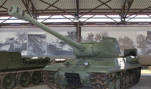 苏德战场上的坦克比拼虎式重型坦克和is2重型坦克谁更优秀