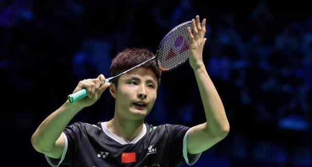 在上届东京奥运中,石宇奇止步八强,不敌安赛龙,与半决赛失之交臂.