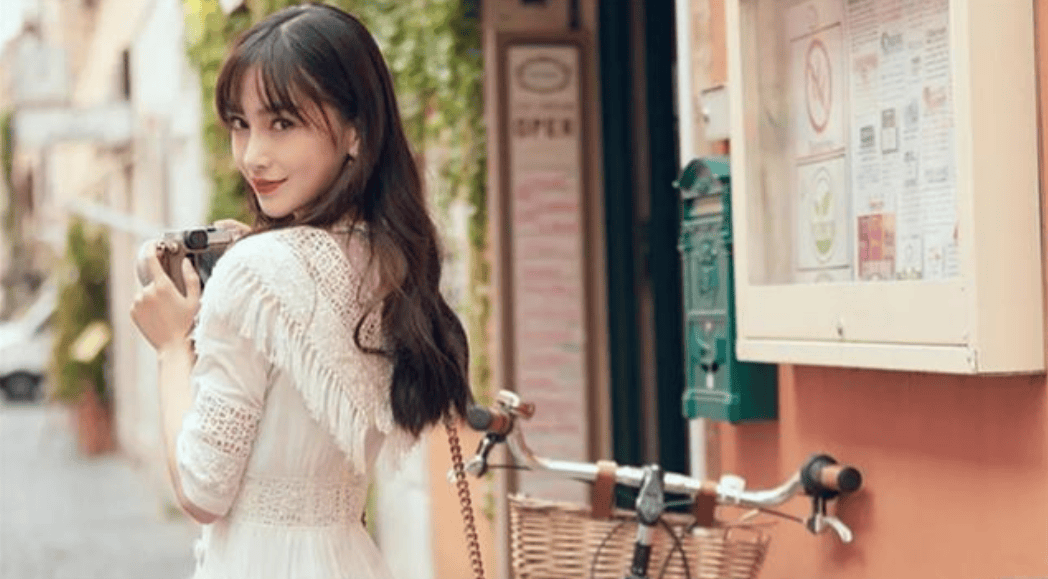 娱乐圈的世故也让杨颖尝到了凉薄的滋味