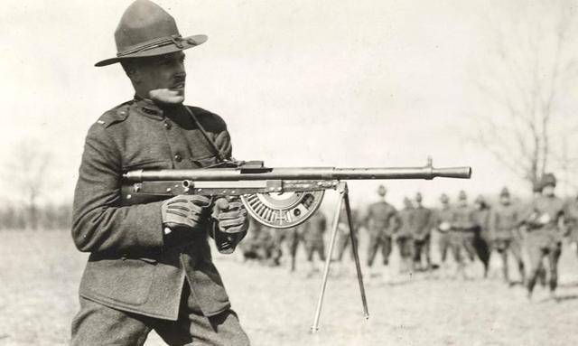 世界大战中最烂的一把枪:法国想换掉却无枪可换_绍沙_轻机枪_步枪子弹