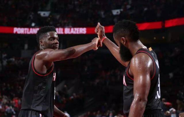 还觉得登哥只是碰瓷专家莫雷说我觉得他是史上最佳进攻球员