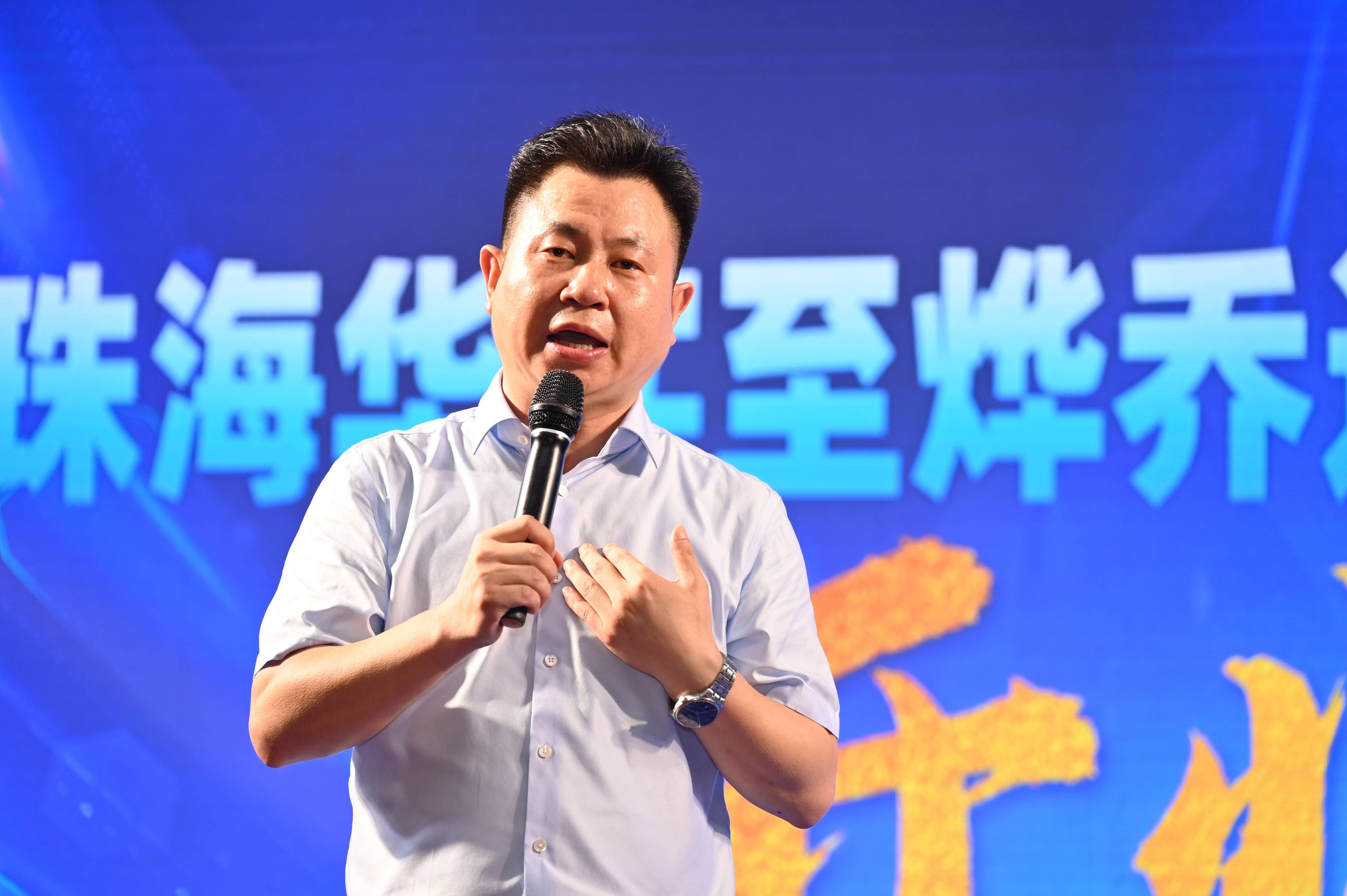 华实至烨创始人苏李华,对各位嘉宾的到来表示热烈地欢迎,衷心感谢各界