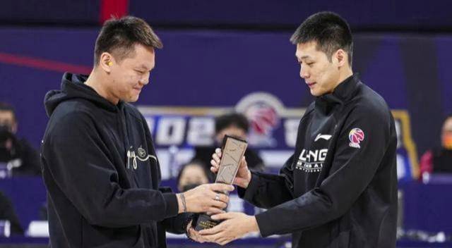 广东宏远功勋球员任骏飞宣布留队退役安置曝光杜锋祝福