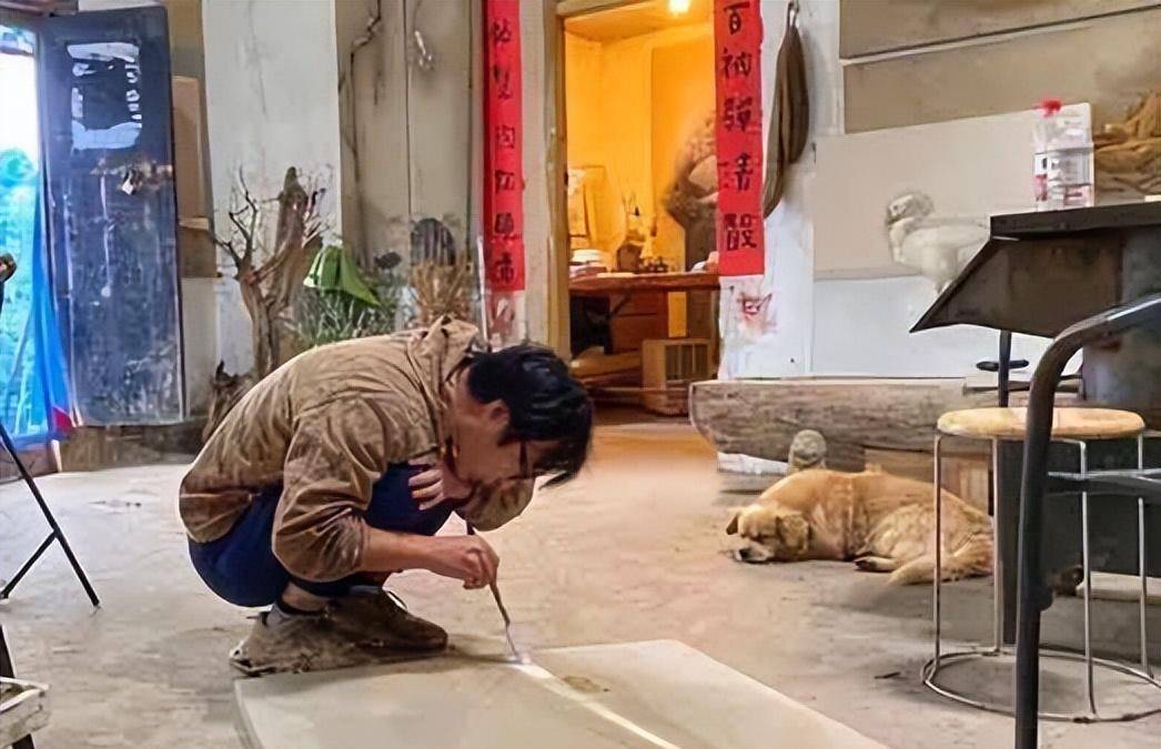 不过在今年,张二冬却要搬走了,他说他要去更深的山里去.