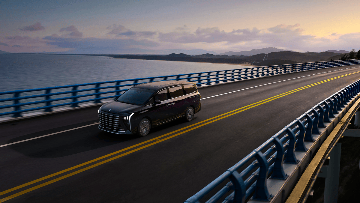 作为星海旗下的首款车型,风行星海v9采用中国结和青云梯双前脸设计