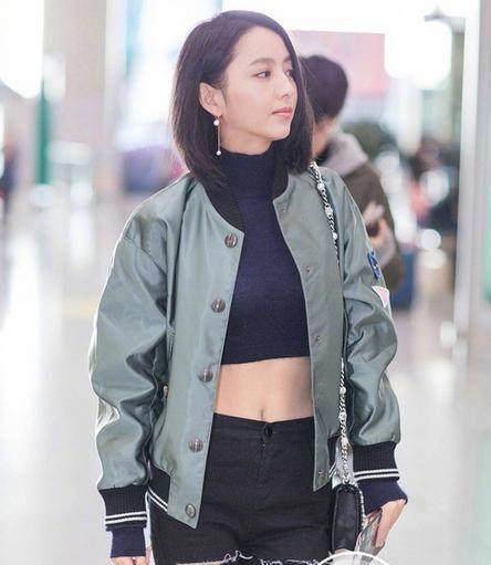 婚变让佟丽娅重获新生,最新路透自信心爆棚,眼神"目空一切"!