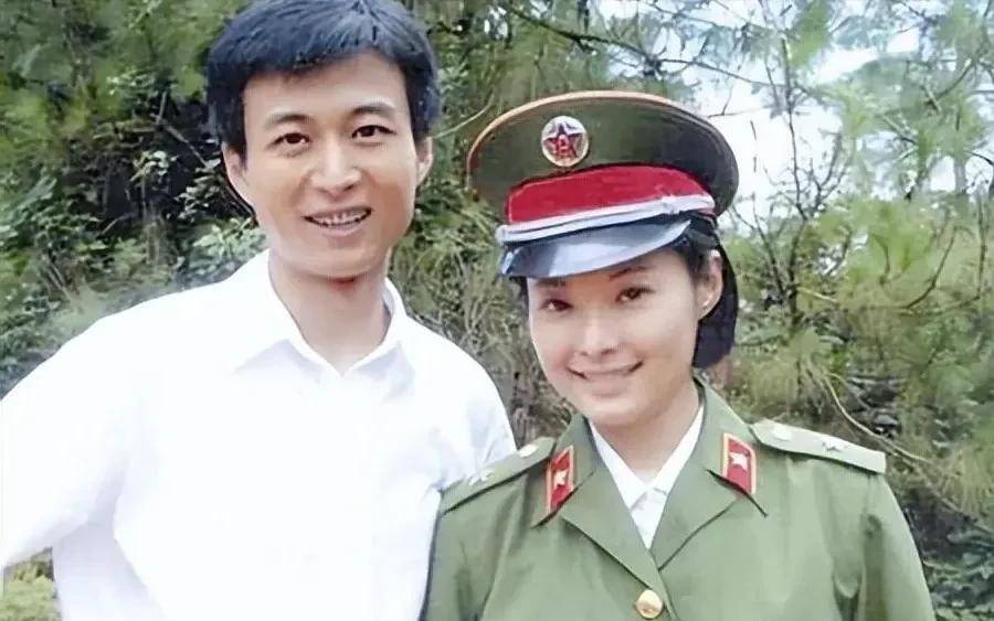 徐威宠袁立那么久,又买车又送房都没有结婚,为什么和赵岭在一起三个月