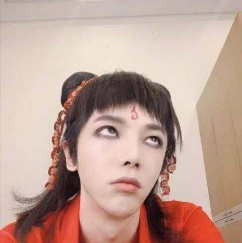 华晨宇cos哪吒惟妙惟肖,小编却发现了一个小瑕疵