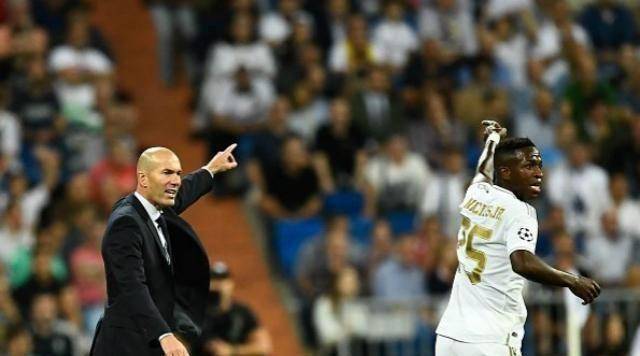 皇马欧冠奇葩之战!门神被2奇葩进球"羞辱",半场头晕呕吐