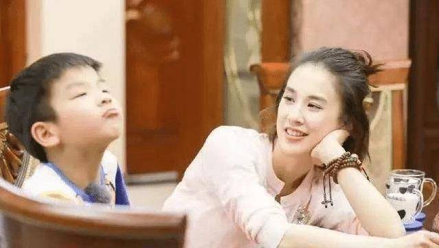 黄圣依才是"偏心式遗传",好基因都给了杨安麟,杨安迪却这样