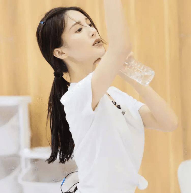 敢爱敢恨的金晨,面对绯闻回应:我没有拿恋情炒作_张雨绮_感情_节目