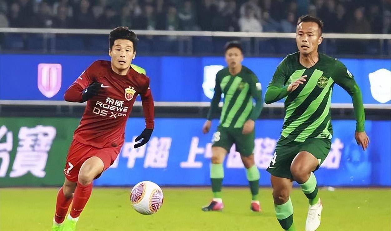 原创进球大战武磊双响崔康熙染红海港43逆转泰山