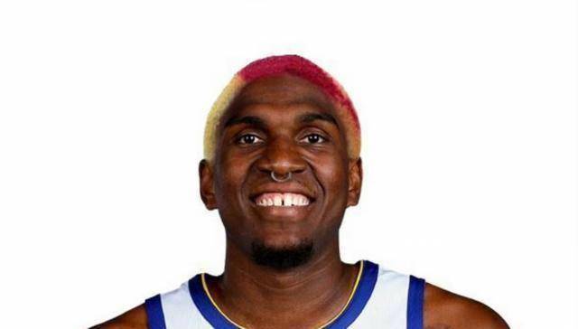 事实证明,光指望一个鲍威尔是远远不够的.季后赛里,独行侠场均36.