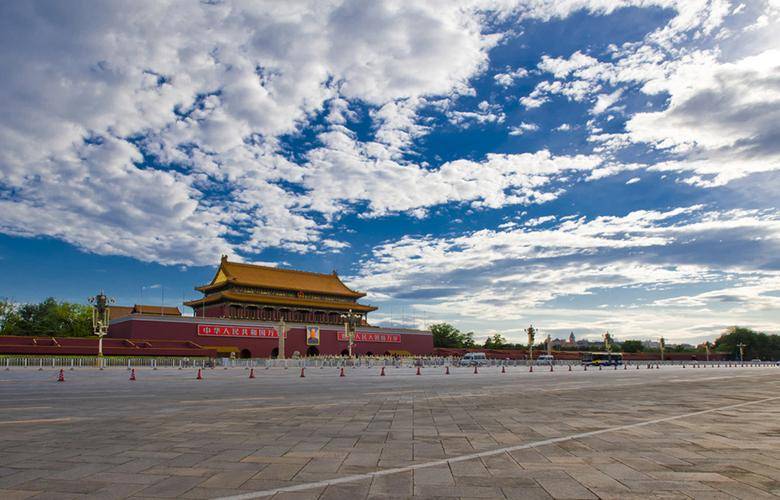 第二天:天安门广场>毛爷爷纪念堂>故宫博物院>什刹海>前门大街;780