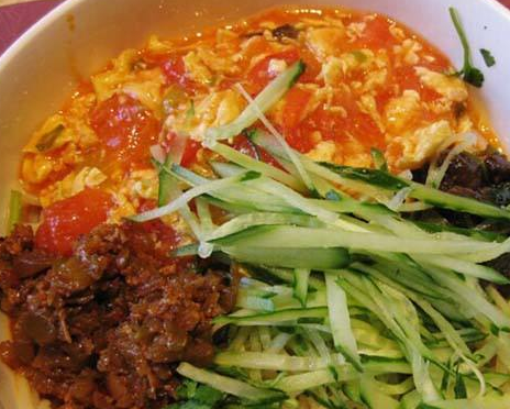 大妈卖"自助面条",13元1位让顾客窃喜,吃过之后才知套路深