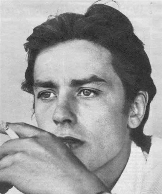 "法国第一美男"阿兰德龙:辜负茜茜公主,如今仍孑然一身