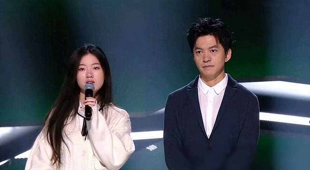 大四女生单依纯:出道三年两上春晚,是天资过人还是家境优渥?