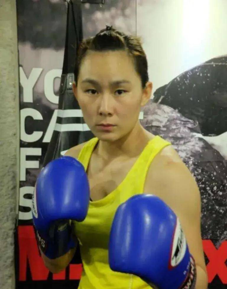 原创张伟丽卫冕ufc女子草量级金腰带展现我们综合格斗的崛起