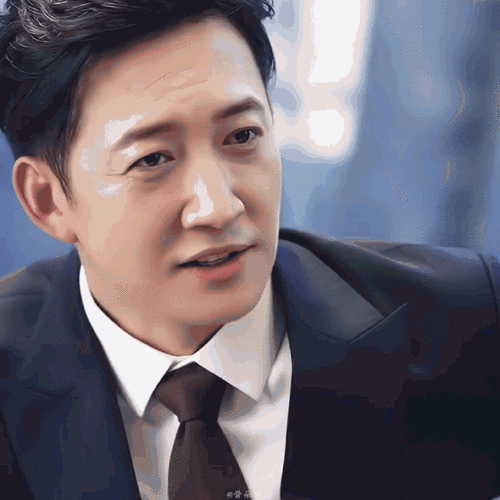 王阳颜值变化:从大众脸到叔圈天菜