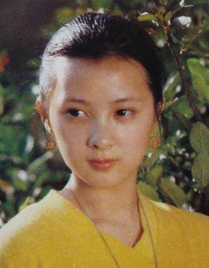 87版红楼梦:她演黛玉时,忧郁全是装出来的,被导演一眼识破_胡泽红