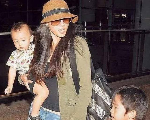 谎话连篇!张柏芝不知儿子爱吃的菜被大张伟拆穿,向太暗讽其精神病_什